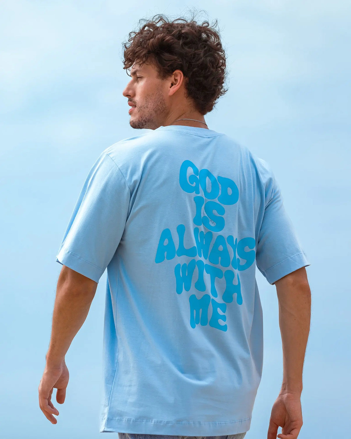 T-shirt Unissex God Is Always With Me - Camiseta Cristã